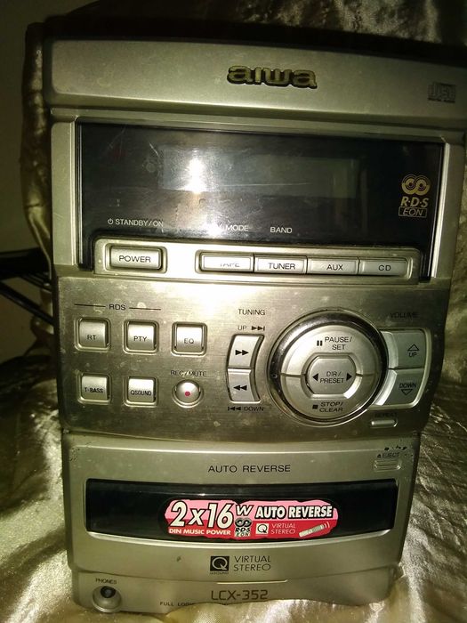 Продавам аудио мини уредба AIWA с тон колони!