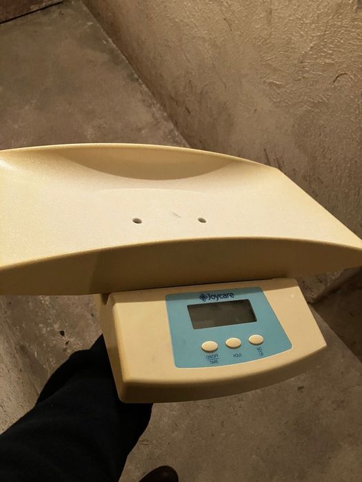 Бебешка електронна везна