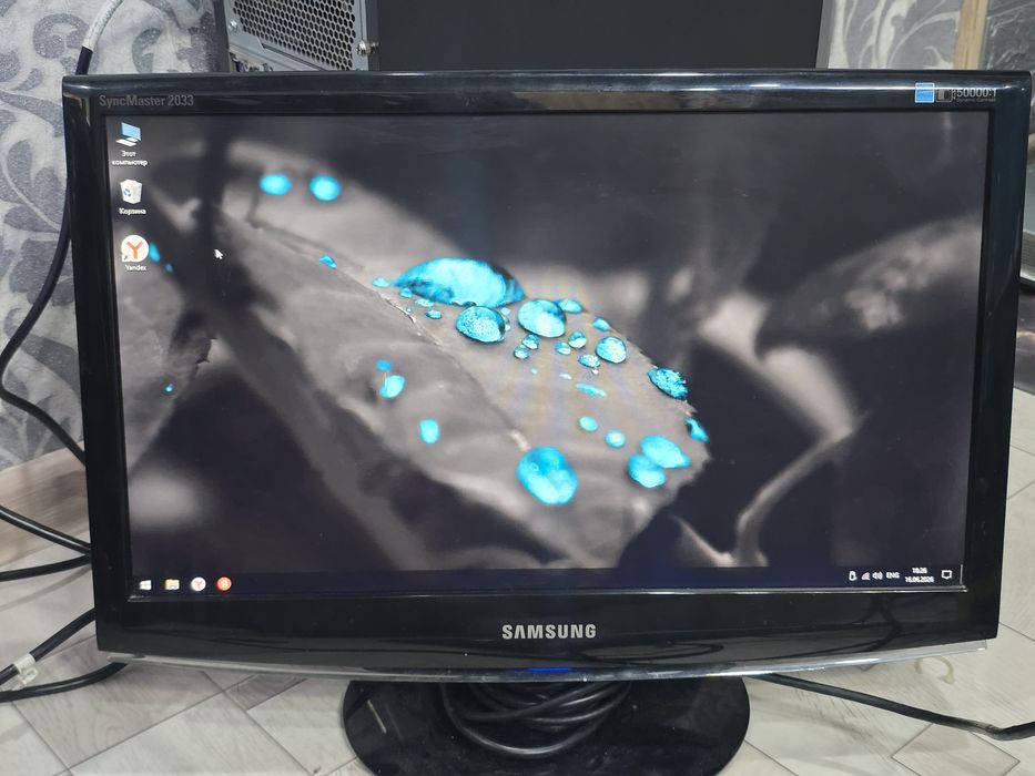 Монитор Samsung в хорошем состоянии