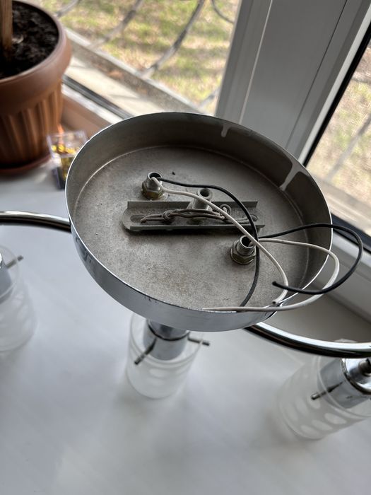 Люстра трёхрожковая