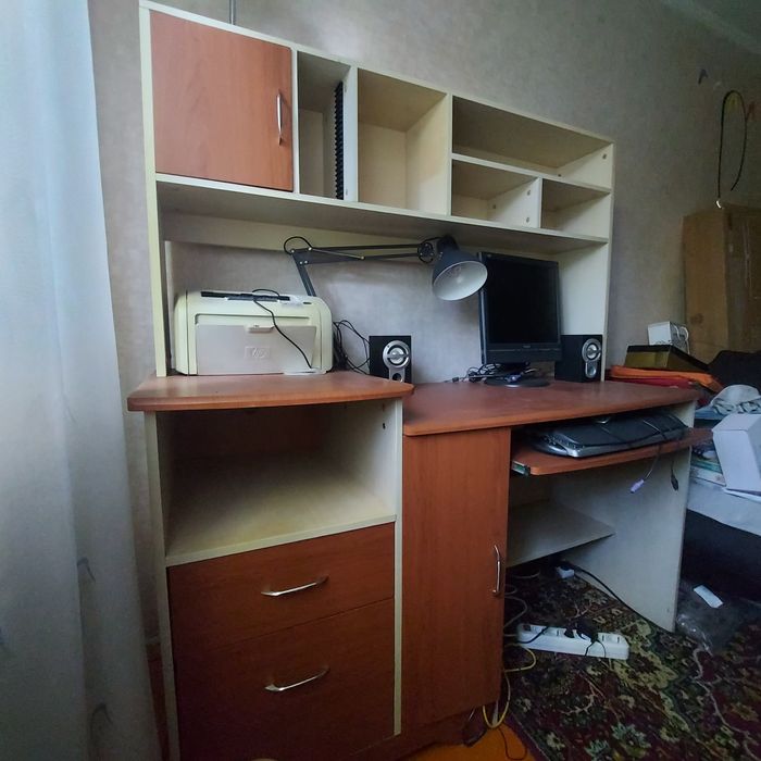 Продам компьютерный стол б/у