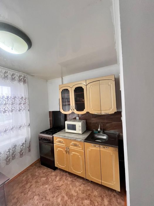 Продам 1 ком в 4 мкр