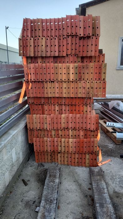 Traverse pentru rafturi metalice