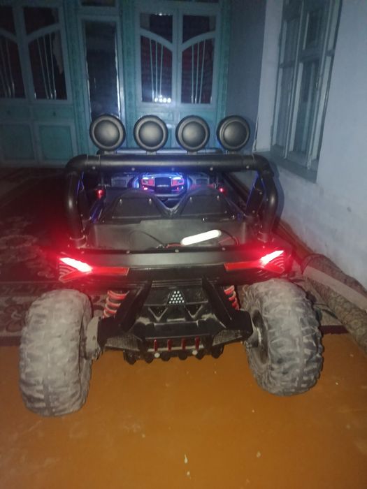 Bolalar mashinasi sotiladi.