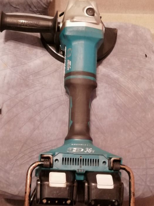 Безчеткова Makita DGA 700