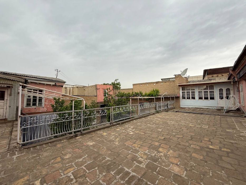 5.5 sotixli hovli sotuvda ,ark qorgoni tarafda