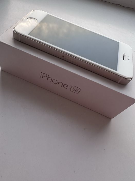Продам iphone SE 32 gb gold