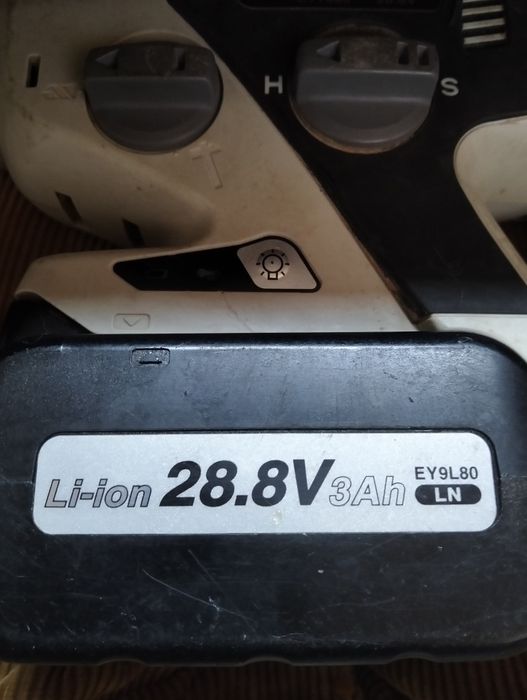Rotopercutor Panasonic Li ion 28,8 cu  doi acumulatori și incarcator