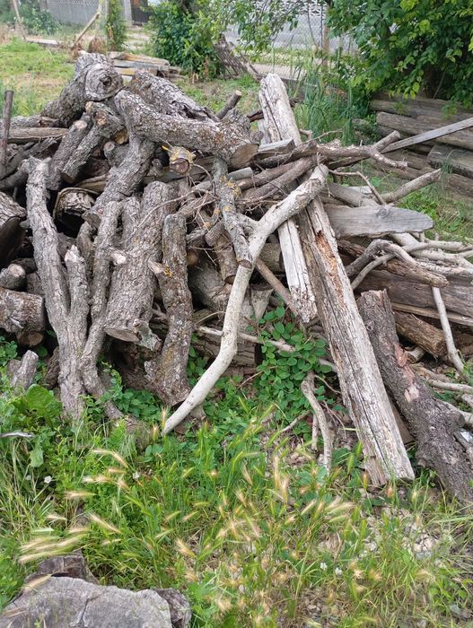 Продавам дърва за огрев