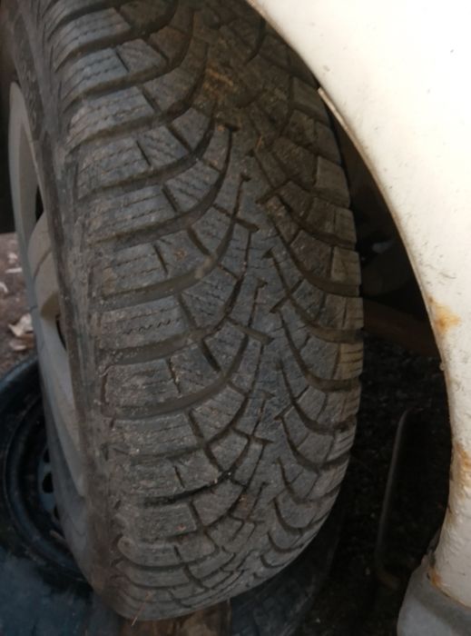 Vînd cauciucuri de iarnă