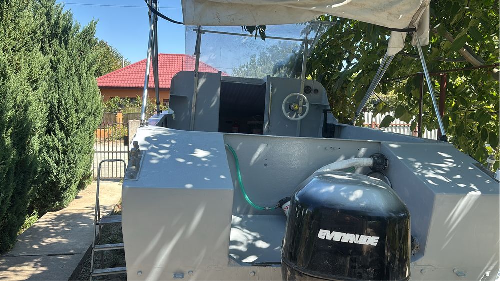 Motor barca Evinrude injectie combustibil si ulei fitch ram 2 timpi 90 cai putere