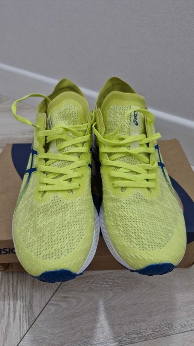 Новые кроссовки ASICS