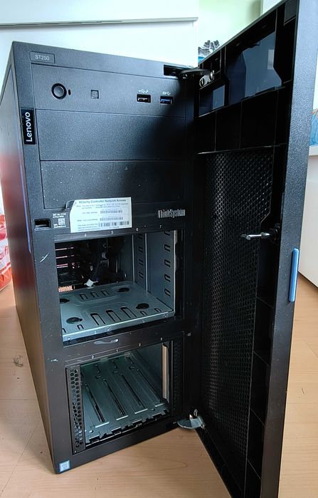 Офис сървър Lenovo ThinkSystem ST250 Tower 4LFF Xeon E-2236 32GB RAID 530-8i MT: 7Y45