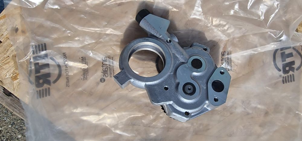 Pompă ulei tractor fiat 211 215 preț 1650 lei nouă pe original se poat