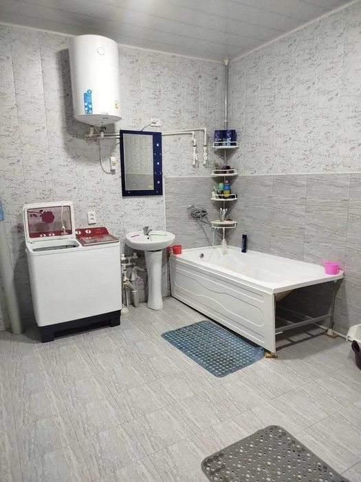 Karmana tumani "Malikrabot" qo'rg'oni hovli sotiladi