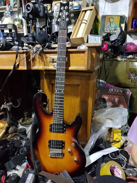 Электрогитара,в отличном состоянии