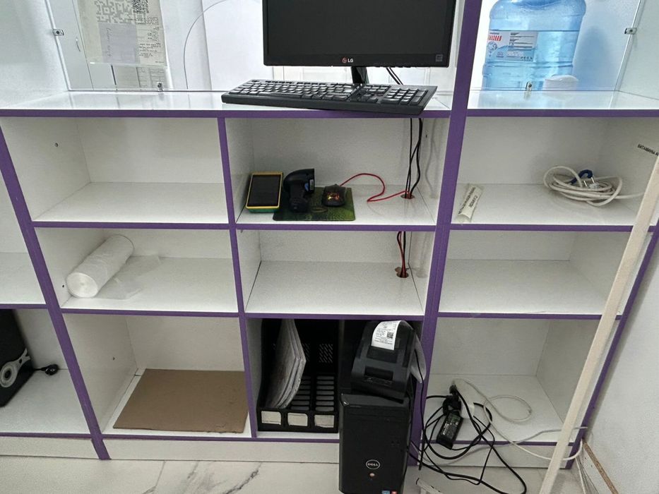 Продам мебель под аптеку, ветрины