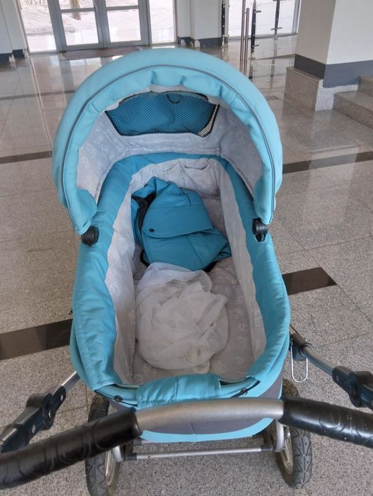 Продается коляска 2 в одном б/у в хорошем состоянии.