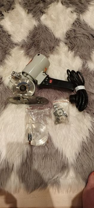 Masina electrica cu disc pentru croit