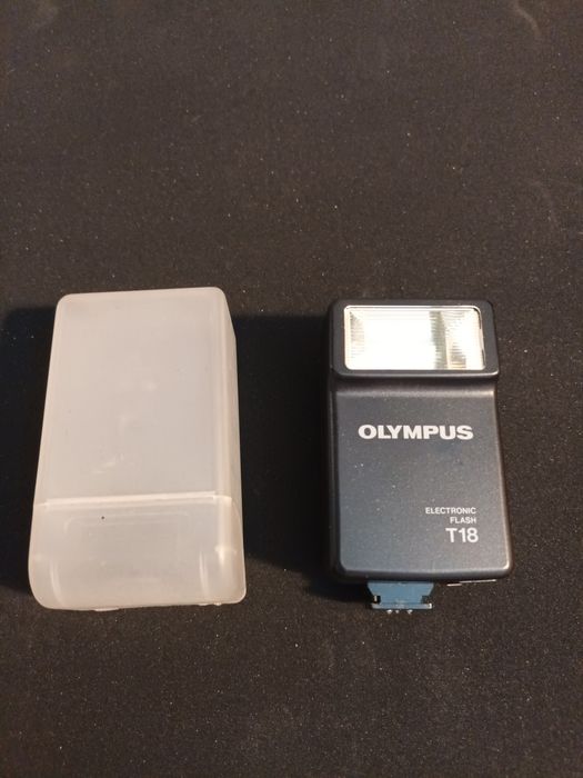 Olympus OM‑10 + 3 obiective + flash + geantă + accesorii – funcțional