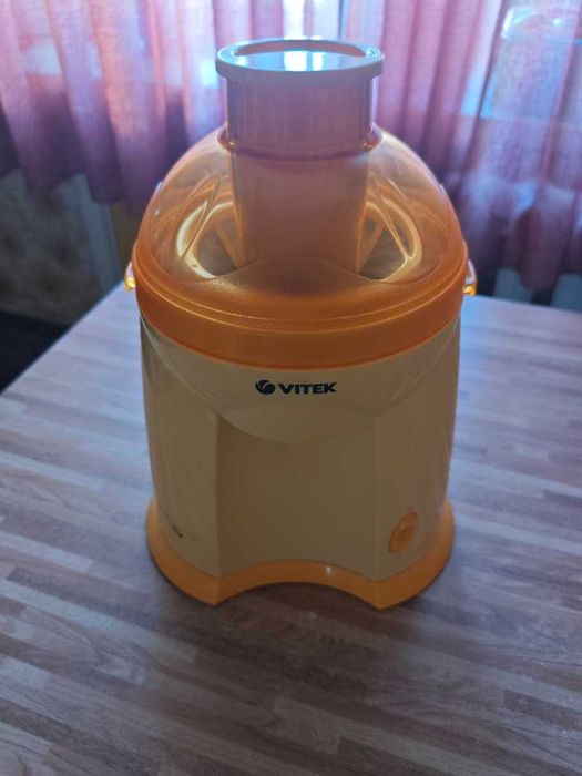 Соковыжималка Vitek VT-1611 (Y)