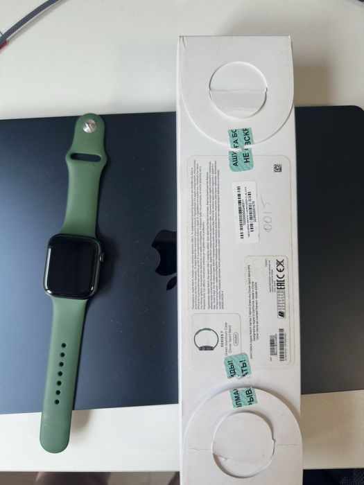 Продам Apple Watch 7 45 mm