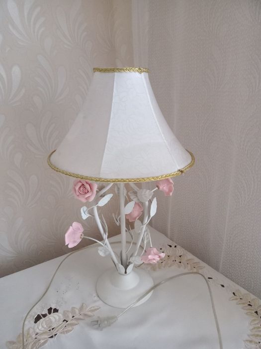 Настольная лампа с розочками