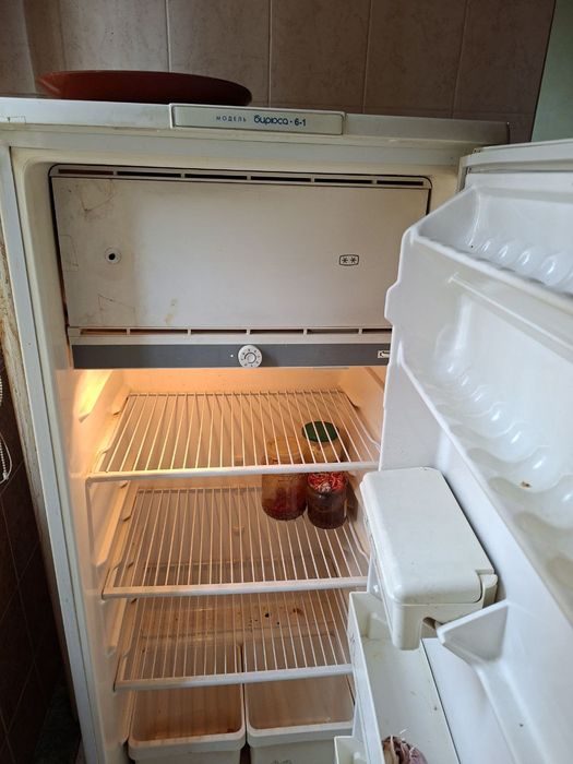 Срочно  бирюса холодильник сотилади