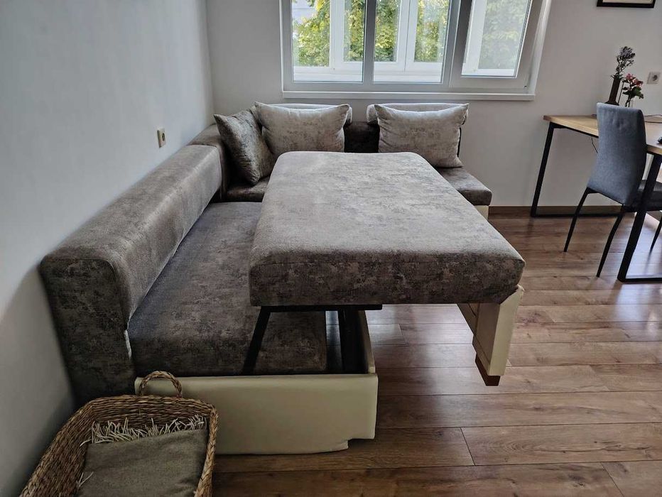 Продавам ъглов диван