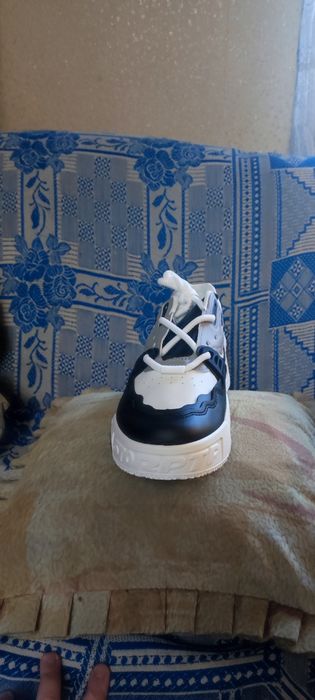 Продам новые кроссовки