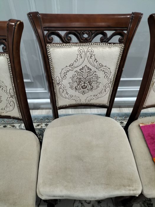 Стол гостинный со стульями