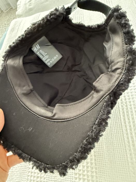 Женская черная кепка