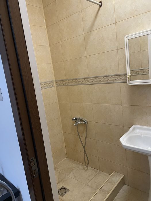 Inchiriez garsoniera 30 mp zona uta