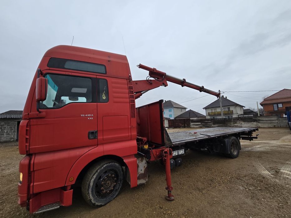 Man platforma trailer cu macara/hiab