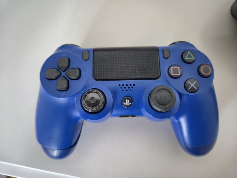 PlayStation 4 Slim 1TB + EA Sports FC 25 + 5 футболни заглавия .Пълен комплект