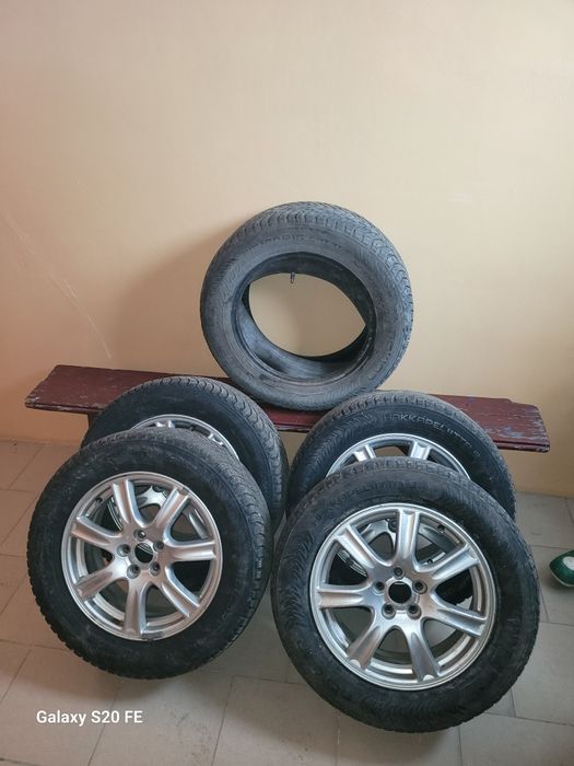 Продам шины с дисками Хака 8