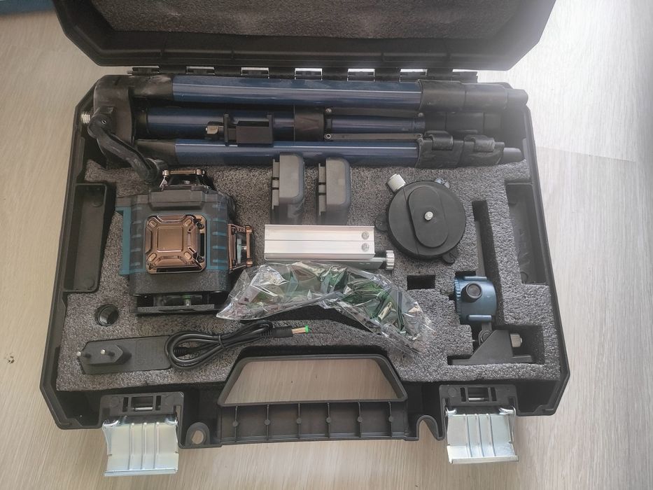 BOSCH профессиональный лазерный уровень.