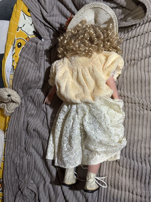 Винтажная кукла с сумкой