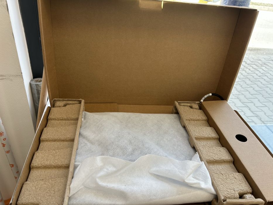 Лаптоп почти не е използван.