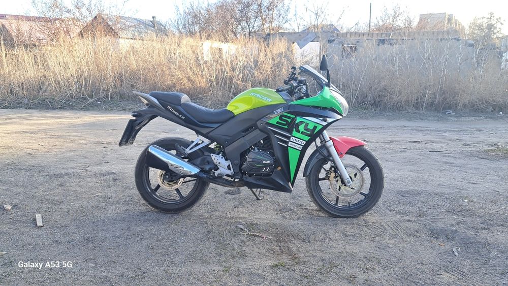 Продам мотоцикл  300куб коробка передач 6 ступка