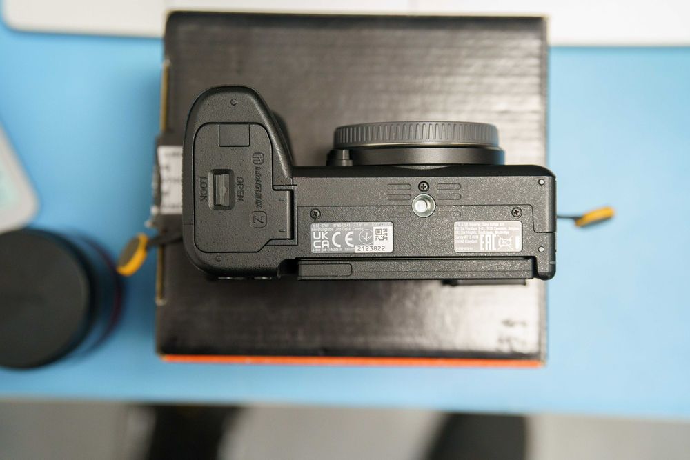 Продавам Sony a6700 в Гаранция