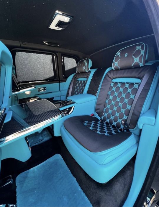 Rollc Royce Cullinan black bladhe Cullinan