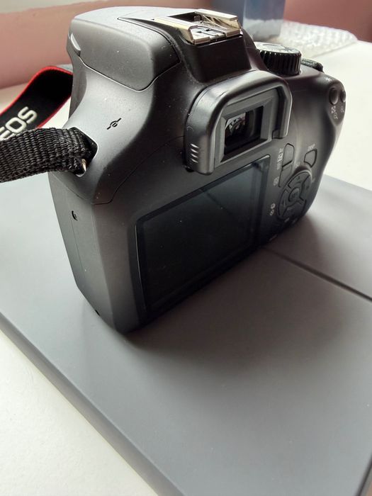Canon eos 4000D, фотоапарат