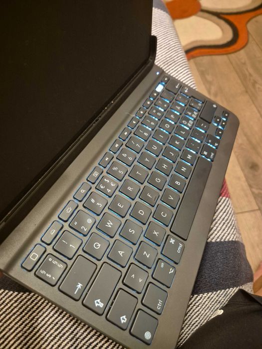 Husă cu tastatură Logitech Slim Folio Pro pentru iPad 13" sau 12,9"