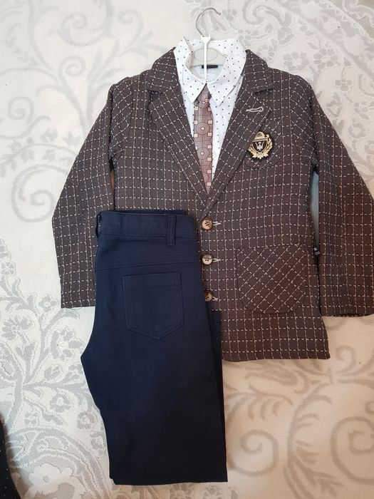 Продается костюм Тройка