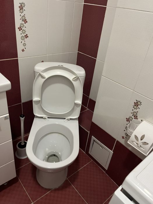 Продам унитаз с бочком