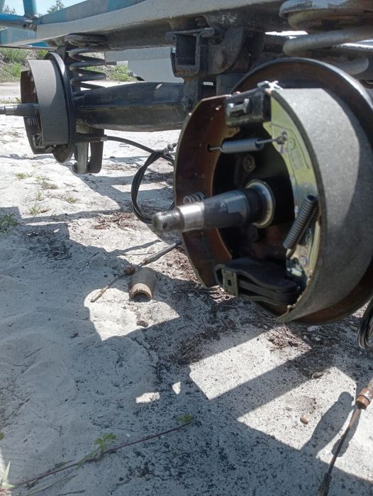 Vand platforma cu doua punti de 2t dimensiuni 3.3 x 1,65