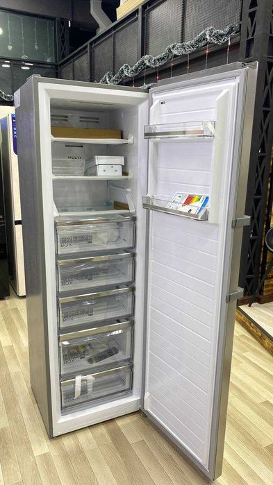 Вертикальный морозильник Midea модель MDRU385FZF46 на 272 л