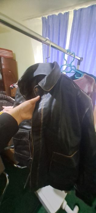 Geaca din piele noua