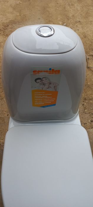 Унитаз. Продаётся унитаз чистая.